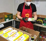 &bdquo;Maisto banko&ldquo; savanoriai: i&scaron;metamo maisto yra dar keturiskart daugiau, nei &scaron;iandien i&scaron;daliname