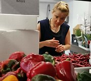 &bdquo;Maisto banko&ldquo; savanoriai: i&scaron;metamo maisto yra dar keturiskart daugiau, nei &scaron;iandien i&scaron;daliname