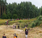 Lietus nei&scaron;gąsdino &ndash; tūkstančiai žygeivių grožėjosi lietuvi&scaron;kuoju Marsu. Organizaotrių nuotr.