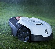 Robotui gali būti užvilktas baltas gaubtas. &bdquo;Husqvarna&ldquo; nuotr.