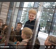 &bdquo;Lietuvai ir man&ldquo; akcijoje dalyvaujantys &bdquo;Tele Bim Bam&ldquo; darželinukai trispalves juosteles pina kasdien