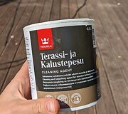 Medienos atnaujinimas dažais arba dažyvėmis