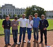 Romualdas ir Alesia Mačiuliai (centre)