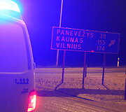 Pasvalio rajone i&scaron; vilkiko pabiro de&scaron;imtys dėžių su vi&scaron;tomis