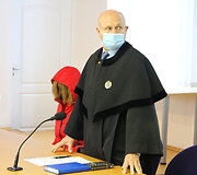 Panevėžio apygardos teisme &ndash; posėdis dėl laiptinėje palikto naujagimio