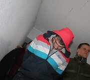 Į teismą vedami sulaikyti jaunuoliai