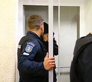 Į teismą atvestas sutuoktinių pražudymu įtariamas jaunuolis