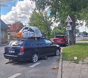 &Scaron;iuk&scaron;lių konteineriu virtęs automobilis