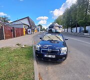 &Scaron;iuk&scaron;lių konteineriu virtęs automobilis