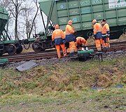 Dotnuvoje nuo bėgių nuvažiavo trys tu&scaron;ti vagonai