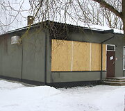 Raguvėlėje padegta parduotuvė