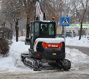 &Scaron;iauliai vaduojasi i&scaron; sniego gniaužtų