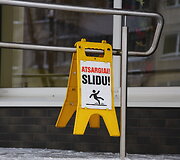 &Scaron;iauliai vaduojasi i&scaron; sniego gniaužtų