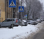 &Scaron;iauliai vaduojasi i&scaron; sniego gniaužtų
