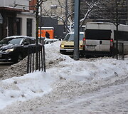 &Scaron;iauliai vaduojasi i&scaron; sniego gniaužtų