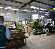 Ispanijoje likviduoti &scaron;e&scaron;i nelegalūs tabako fabrikai