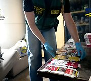 Ispanijoje likviduoti &scaron;e&scaron;i nelegalūs tabako fabrikai