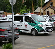 Žmones į Airiją prekiauti narkotikais vežusios gaujos nariai stojo prie&scaron; teismą