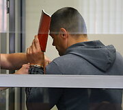 Žmones į Airiją prekiauti narkotikais vežusios gaujos nariai stojo prie&scaron; teismą