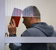 Žmones į Airiją prekiauti narkotikais vežusios gaujos nariai stojo prie&scaron; teismą