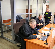 Žmones į Airiją prekiauti narkotikais vežusios gaujos nariai stojo prie&scaron; teismą