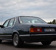 Istorinių automobilių ralio dalyviai