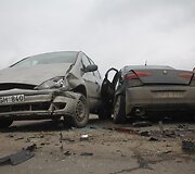 Panevėžyje susidūrus BMW ir &bdquo;Alfa Romeo&ldquo; automobiliams, į ligoninę i&scaron;vežtos trys mažametės