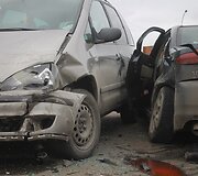 Panevėžyje susidūrus BMW ir &bdquo;Alfa Romeo&ldquo; automobiliams, į ligoninę i&scaron;vežtos trys mažametės