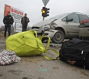 Panevėžyje susidūrus BMW ir &bdquo;Alfa Romeo&ldquo; automobiliams, į ligoninę i&scaron;vežtos trys mažametės