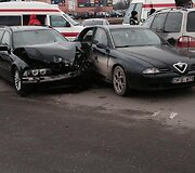 Panevėžyje susidūrus BMW ir &bdquo;Alfa Romeo&ldquo; automobiliams, į ligoninę i&scaron;vežtos trys mažametės