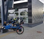 Tėvo ir sūnaus kelionė elektriniu triračiu