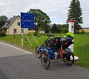 Tėvo ir sūnaus kelionė elektriniu triračiu