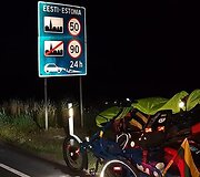 Tėvo ir sūnaus kelionė elektriniu triračiu