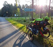 Tėvo ir sūnaus kelionė elektriniu triračiu