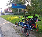 Tėvo ir sūnaus kelionė elektriniu triračiu