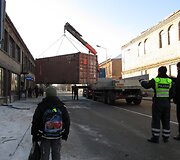 Joni&scaron;kio biblioteką taranavo konteineris