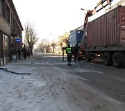 Joni&scaron;kio biblioteką taranavo konteineris