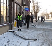 Joni&scaron;kio biblioteką taranavo konteineris