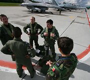 NATO bazėje nusileido &scaron;e&scaron;i Portugalijos naikintuvai F-16