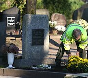 &Scaron;iaulių kapinėse: Žmonės gyvena artimųjų prisiminimuose
