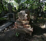 &Scaron;iaulių kapinėse: Žmonės gyvena artimųjų prisiminimuose