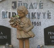 &Scaron;iaulių kapinėse: Žmonės gyvena artimųjų prisiminimuose