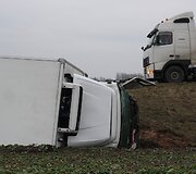 Joni&scaron;kio aplinkkelyje naktį per avariją žuvo jaunas vairuotojas