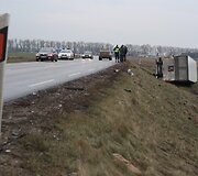 Joni&scaron;kio aplinkkelyje naktį per avariją žuvo jaunas vairuotojas