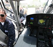 Visuomenei pristatytas sraigtasparnis &bdquo;Dauphin&ldquo;