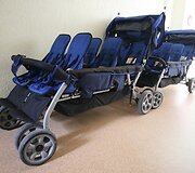 Italijos kariai &Scaron;iaulių kūdikių namams atvežė dovanų ir pagamino picos