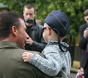 Italijos kariai &Scaron;iaulių kūdikių namams atvežė dovanų ir pagamino picos