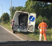 Automagistralėje ties Kaunu vilkikas taranavo kelininkų ma&scaron;iną