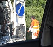 Automagistralėje ties Kaunu vilkikas taranavo kelininkų ma&scaron;iną