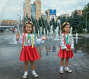 Dnepropetrovskas. Ukraina &scaron;venčia nepriklausomybę, tačiau tikisi &scaron;vęsti ir Pergalės dieną